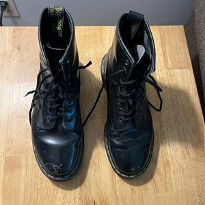Vintage doc martens black leather boots with air ware and bouncing soles